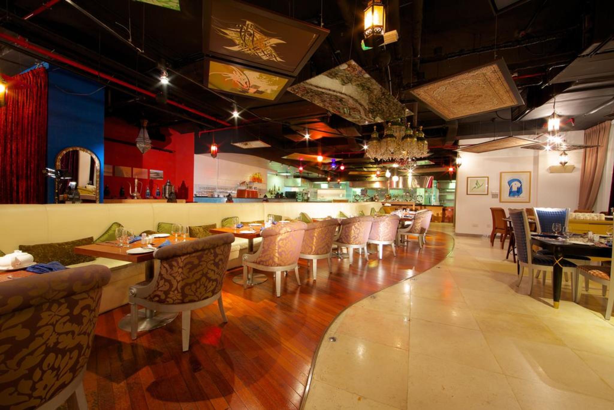 Tamani Marina Hotel & Apartments Дубай Екстер'єр фото Interior of a restaurant in the mall