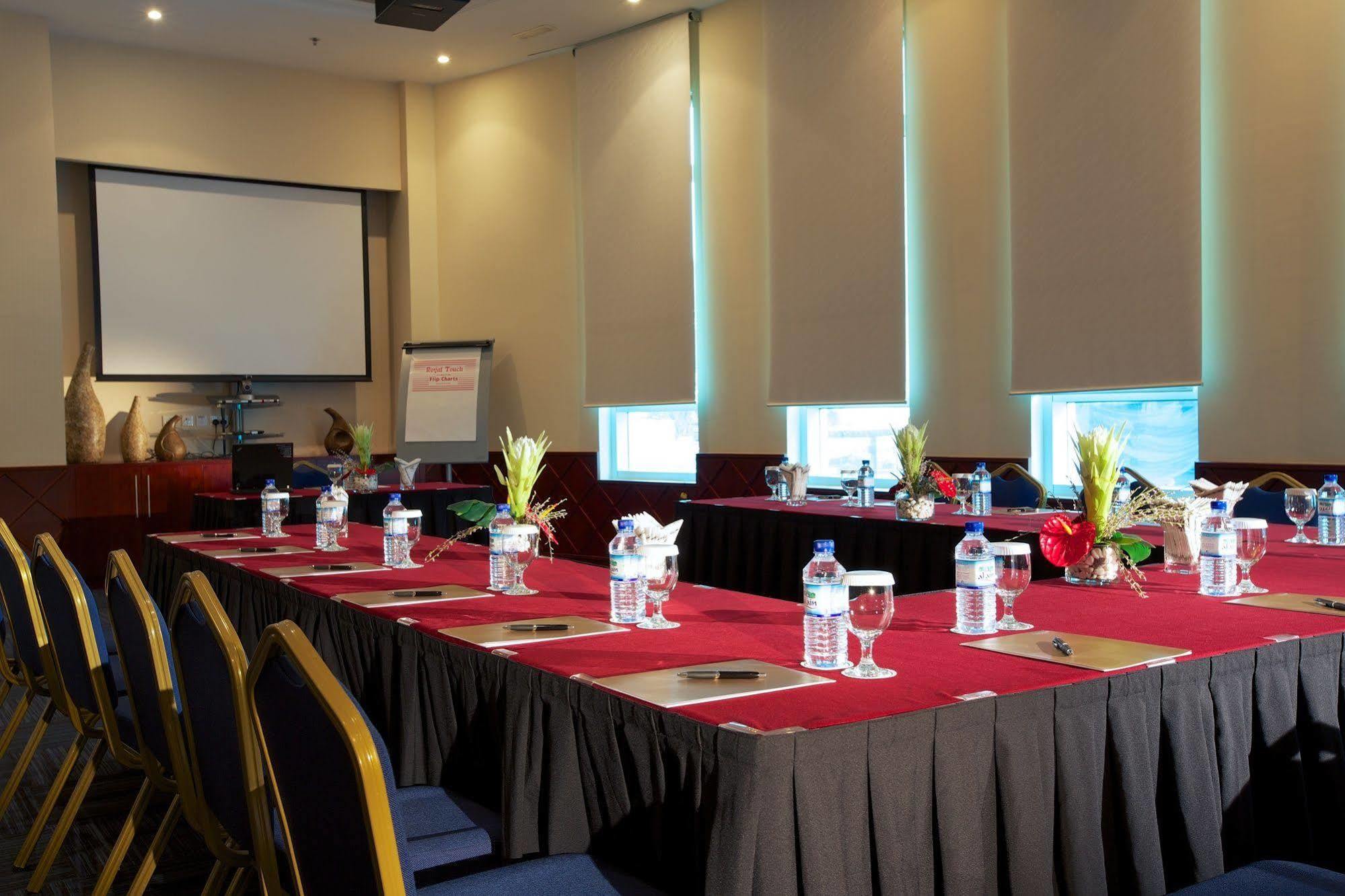 Tamani Marina Hotel & Apartments Дубай Екстер'єр фото A meeting room at the hotel